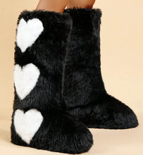 Load image into Gallery viewer, Black heart shaped Fur boot
